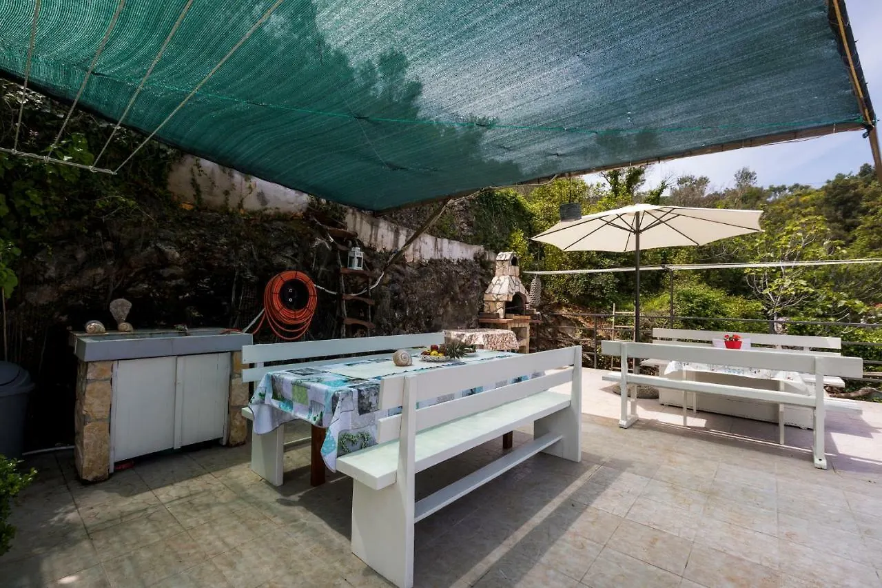 Apartments And Rooms Roberto B. Valun Croatia