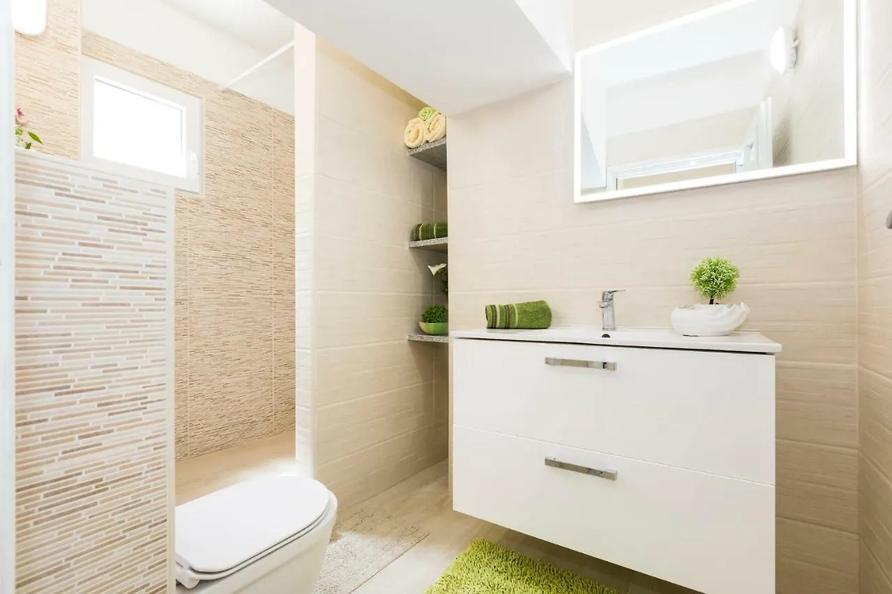 Apartments&rooms Roberto B. Valun