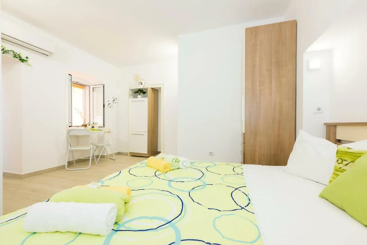 Apartments And Rooms Roberto B. Valun