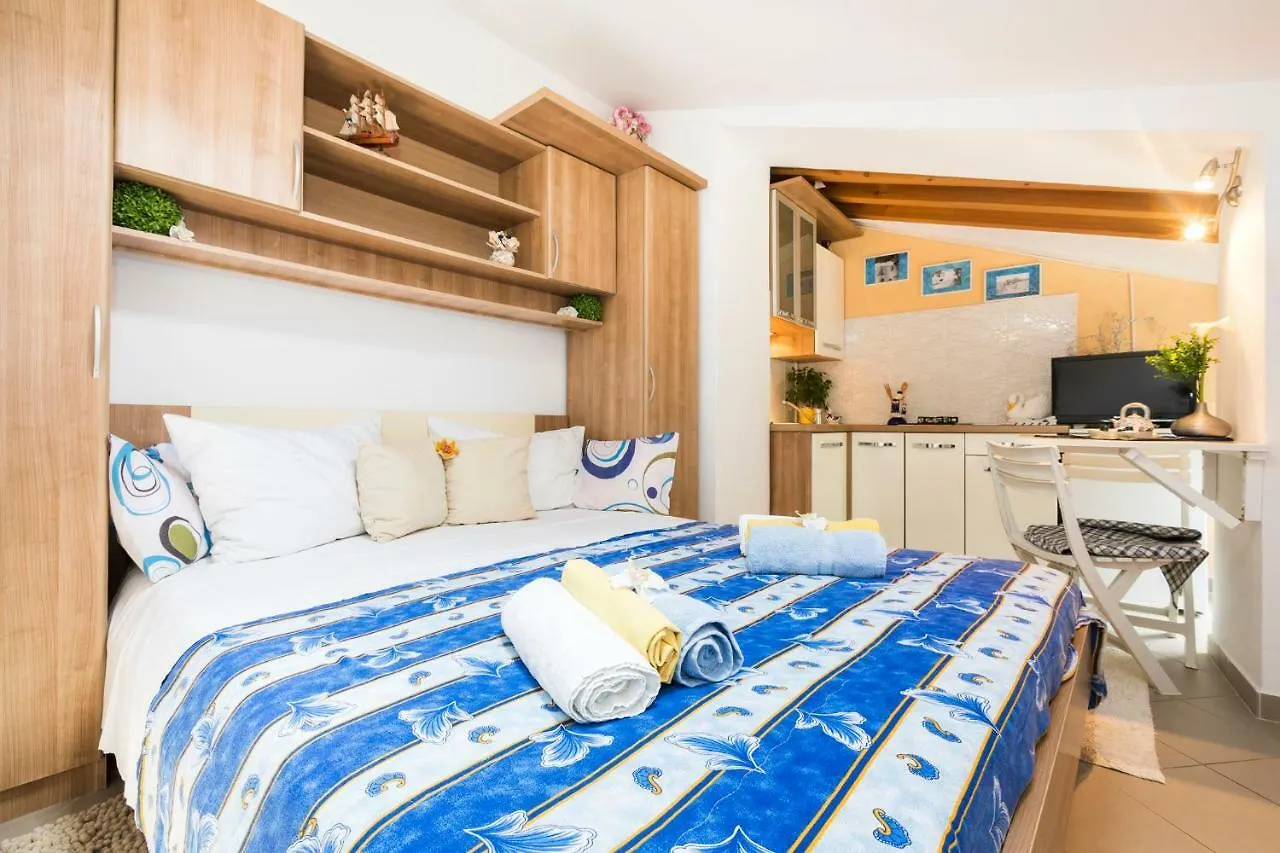 Apartments&rooms Roberto B. Valun Appartamento