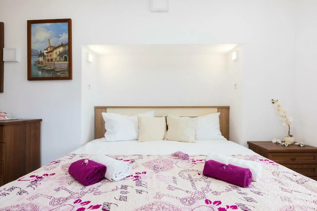 Appartamento Apartments&rooms Roberto B. Valun Croazia