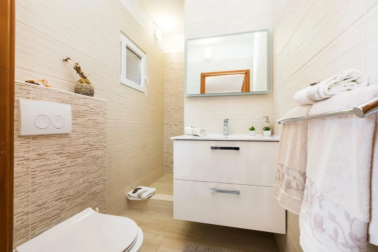 Apartments&rooms Roberto B. Valun Appartamento